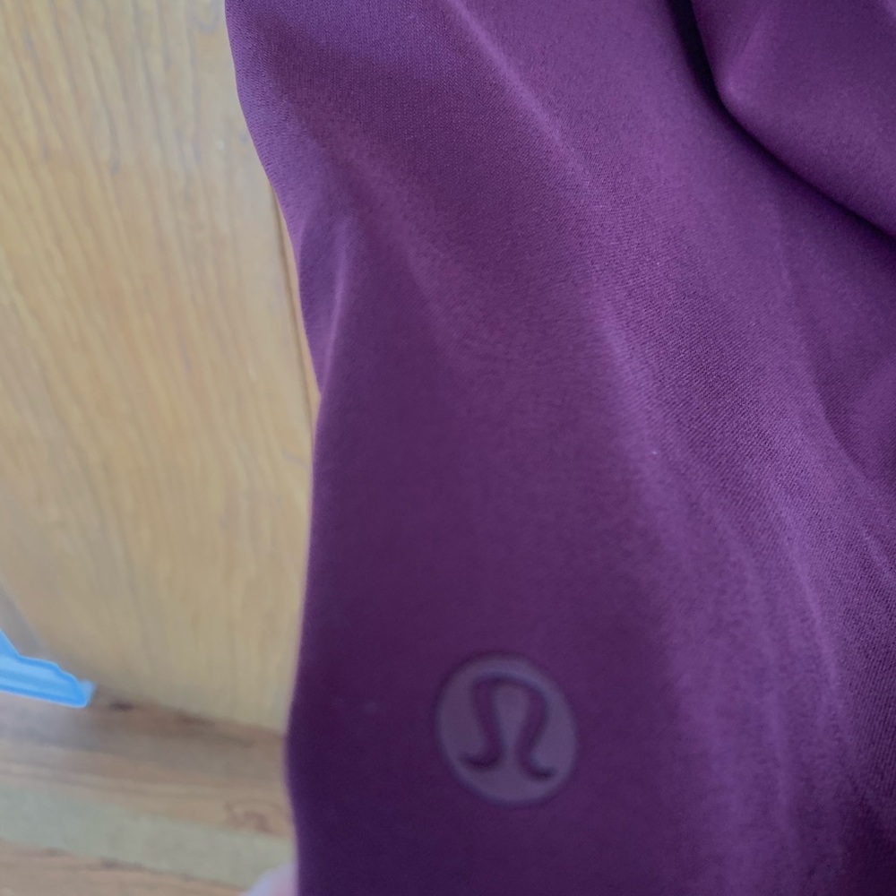 Lululemon Women’s jogger pants. Wine/Burgundy. Size 6 - Picture 7 of 7